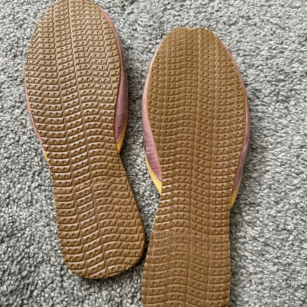 Handcrafted Embroidered Sandals - Picture 4 of 4